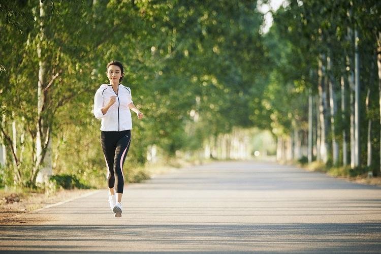 张俪安踏,张俪代言安踏同款鞋