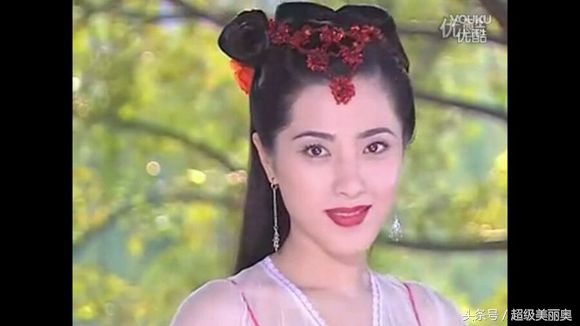 美貌气场不输范冰冰,美貌堪比范冰冰