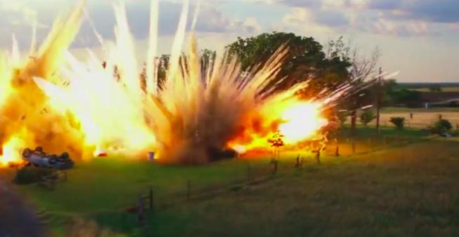 《变形金刚》导演多能炸？火花百米高，一部电影炸掉1000多亿！