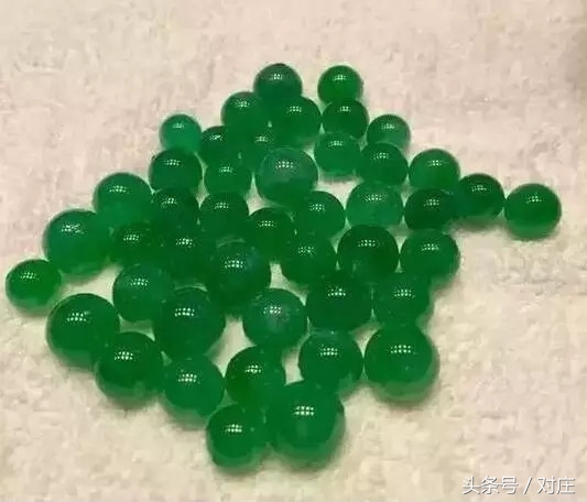 顶级翡翠毛料切割视频,翡翠极品图解