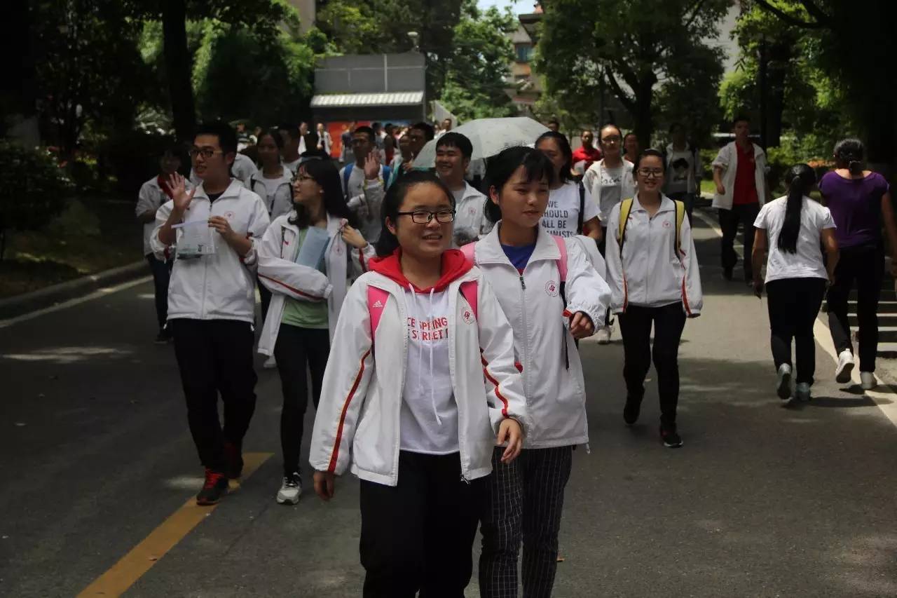 直击高考首日安保,我们为高考保驾护航