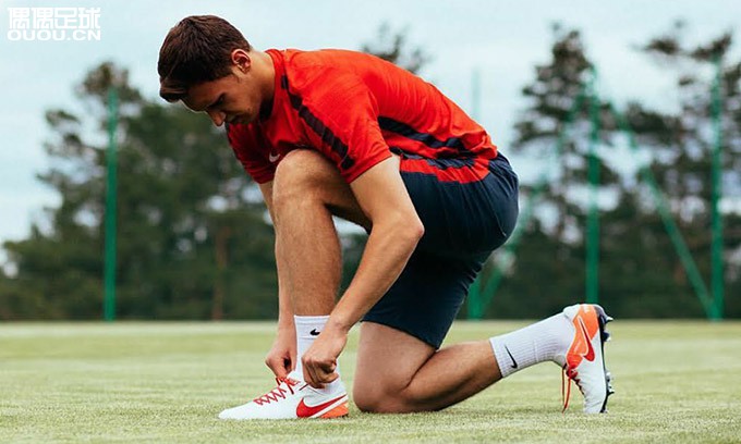 nikeid定制漆皮,nike足球鞋最新配色