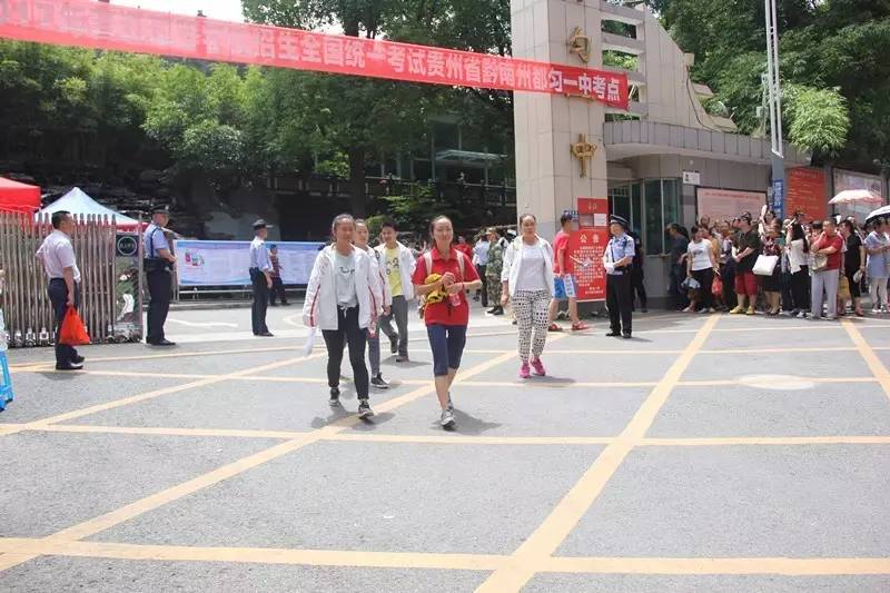 直击高考首日安保,我们为高考保驾护航