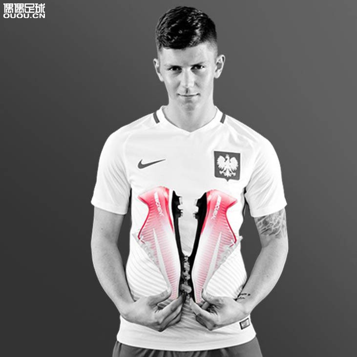 nikeid定制漆皮,nike足球鞋最新配色