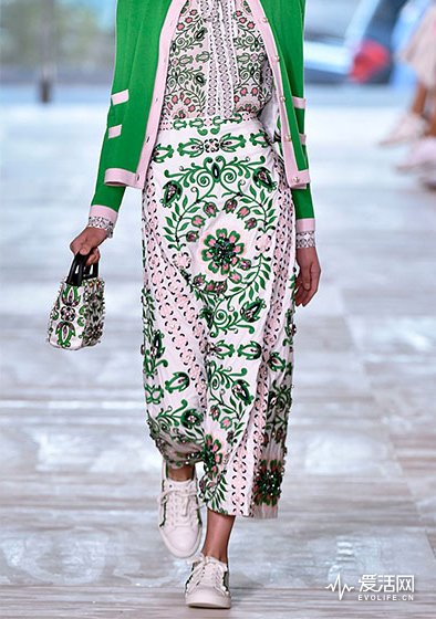 为什么今年这么流行小白鞋,为什么又流行小白鞋了