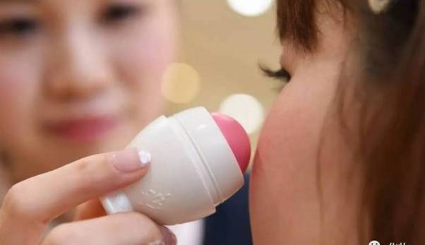 补妆小技巧夏天怎么用的,彩妆脱妆太快怎么办