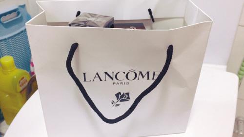 遇到卖护肤品的骗子,路上卖化妆品被骗