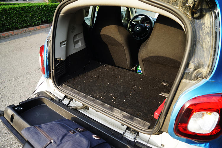 号称扫码就走的共享汽车到底有没有那么方便？我们体验了北京的五家服务|好奇心实验室