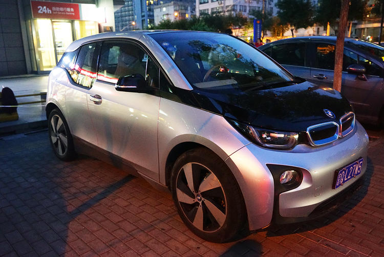 号称扫码就走的共享汽车到底有没有那么方便？我们体验了北京的五家服务|好奇心实验室