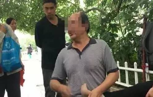 钉锤锤脚来治病！贵阳筑城广场这位“神医”手法太雷人！