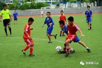 好消息！我县三小、白石岩中学两所学校被认定为“全国青少年校园足球特色学校”，快来为它们投上你宝贵的一票吧！