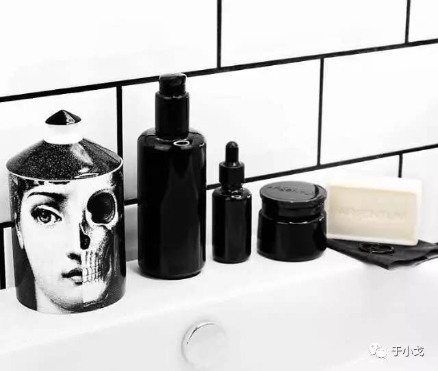 13岁起努力护肤，从紧致精华到美容仪，这个男孩把女明星都比了下去～