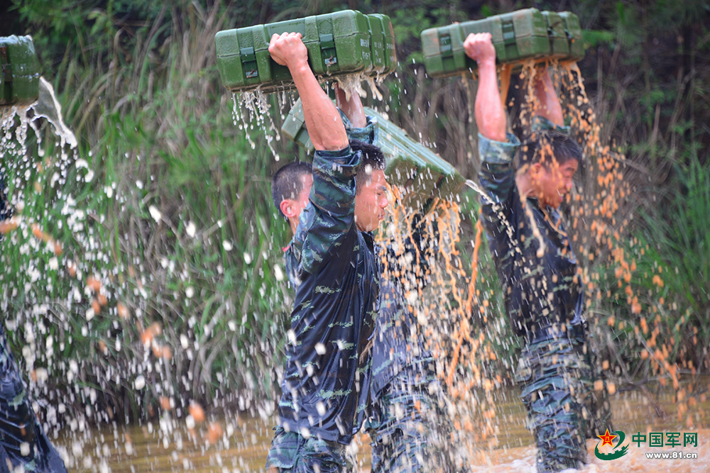 高战斗力+助攻战友看特战队员征战魔鬼周