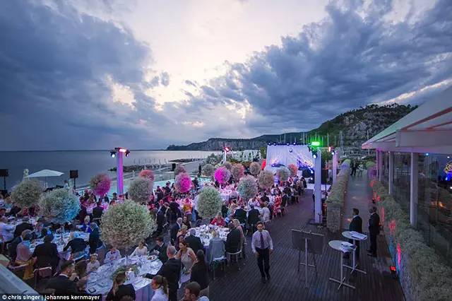 施华洛世奇三套婚纱 (施华洛世奇碎钻婚纱)