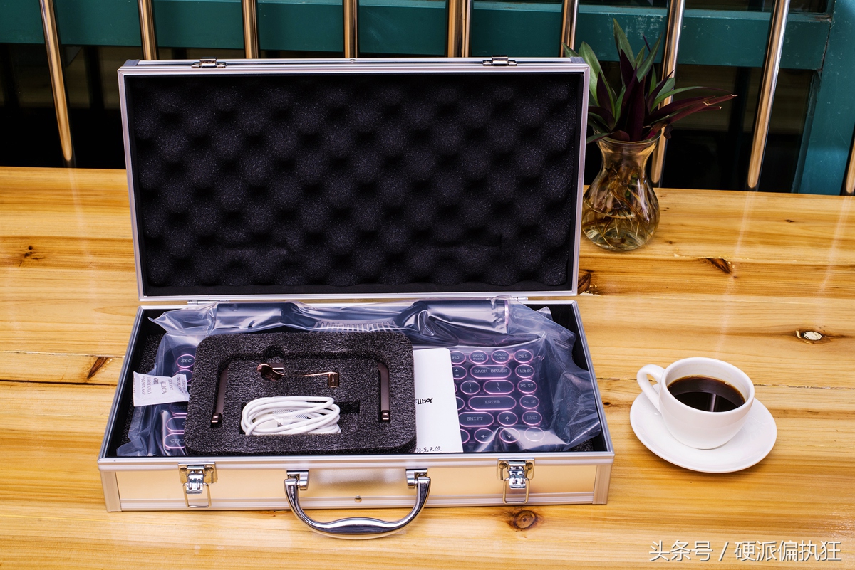 樱桃有一款铁的机械键盘,樱桃新款机械键盘