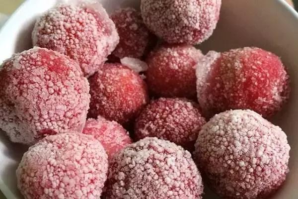 杨梅有小白虫把它用盐水泡出来,不谨慎吃了杨梅里的小白虫怎么办