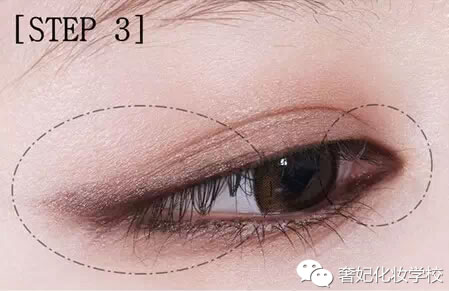 戚薇的妆容教程,戚薇湿发烟熏妆