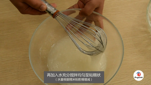 老奶奶街头卖小吃1毛钱1串,75岁老奶奶路边卖这种小吃