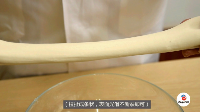 老奶奶街头卖小吃1毛钱1串,75岁老奶奶路边卖这种小吃