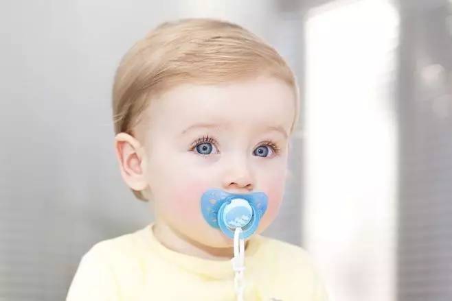 安慰婴儿的5s方法,给宝宝的安抚手法