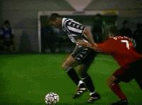 只有这部被中国人打一星的奇葩纪录片，才配得上他五星的球王生涯