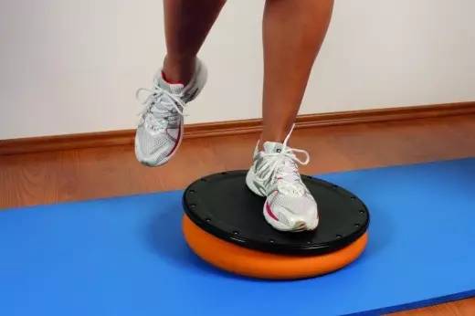 高远球的击球点是不是在头顶,高远球的击球点在哪个位置