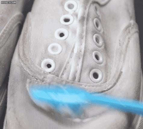 小白鞋不同位置的清洁方式,品牌小白鞋的清洗方法