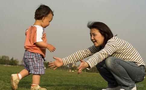 学步车对孩子有什么用,宝宝用学步车腿真的会o型吗