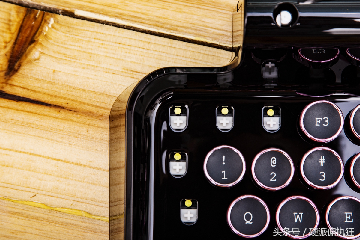 樱桃有一款铁的机械键盘,樱桃新款机械键盘