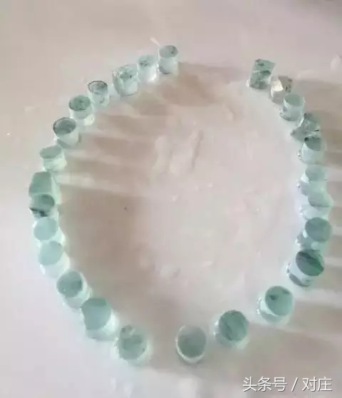 顶级翡翠毛料切割视频,翡翠极品图解