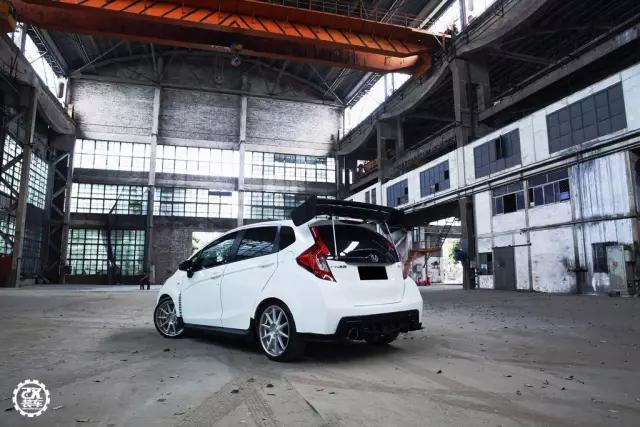 70万的进口思域太遥远，杭州车友将飞度GK5打造成Type-R外观