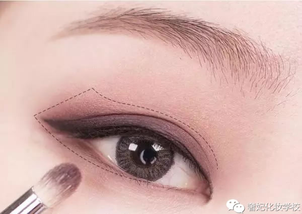 戚薇的妆容教程,戚薇湿发烟熏妆