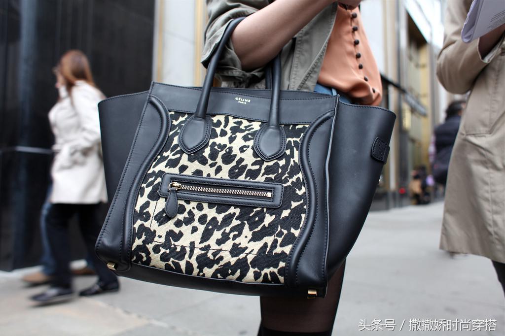你说Celine“笑脸包”out了？绝对的No！