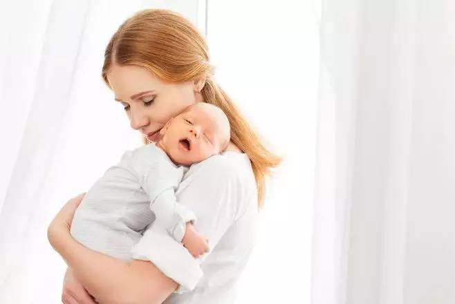 安慰婴儿的5s方法,给宝宝的安抚手法