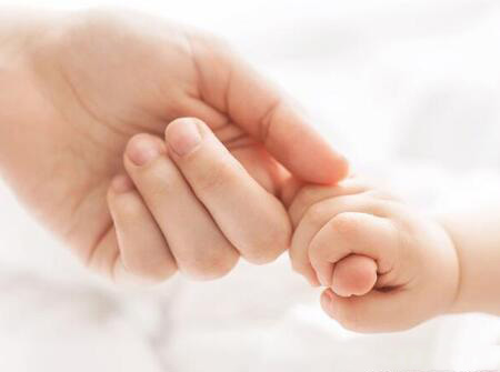 宝宝指甲颜色看起来不均匀,宝宝指甲发黄是什么前兆