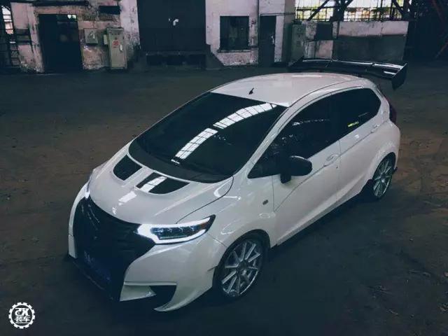 70万的进口思域太遥远，杭州车友将飞度GK5打造成Type-R外观