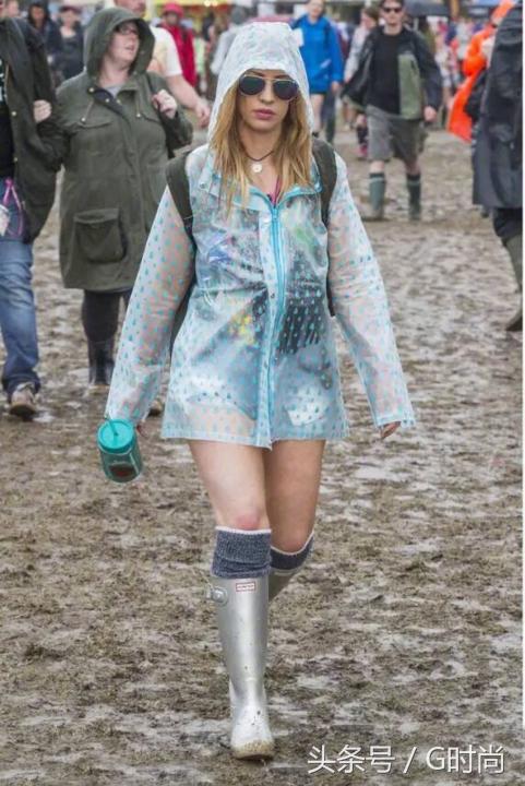 今年流行的雨衣搭配,雨衣各式各样好看不