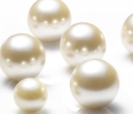 药店里十几块钱的粉末涂在鼻子上，只用几次黑头就连根拔起