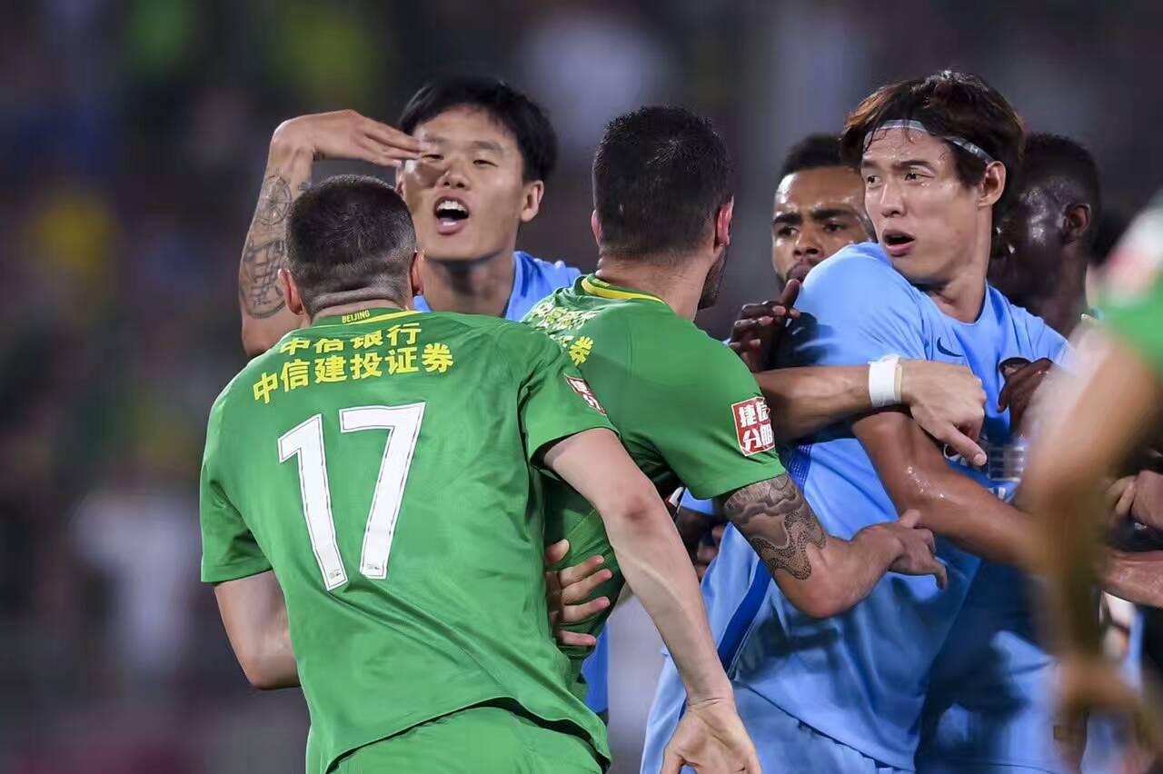 中超暴力犯规集合,中超联赛十大暴力犯规