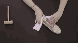 高跟鞋前面挤脚但是后跟掉怎么办,高跟鞋小了挤脚大了不跟脚怎么选