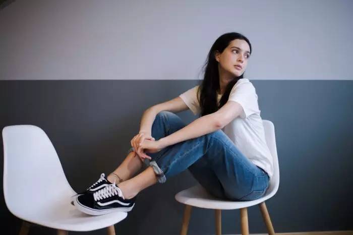 给女生选择最好看的球鞋 (男生帮女生穿什么球鞋)