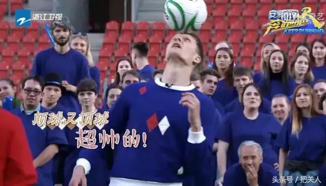 鹿晗拉杆球视频,鹿晗进6球最近踢球视频