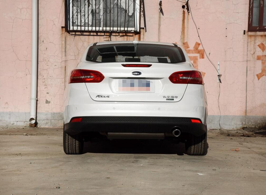 2017款福克斯1.6两厢手动挡油耗,2012款福克斯自动风尚三厢1.6油耗