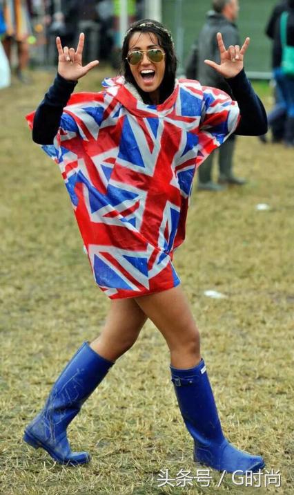 今年流行的雨衣搭配,雨衣各式各样好看不