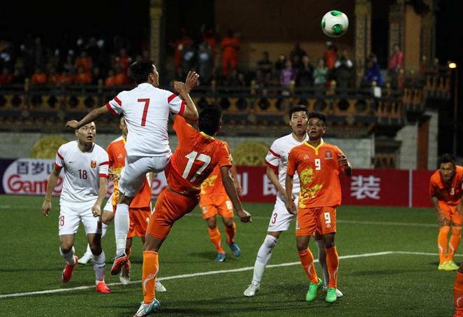 和足球无关的人,和足球相关的是什么