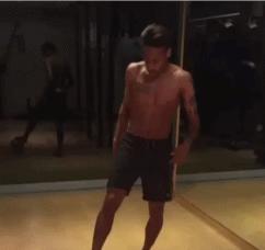 GIF-他不晒自拍、不晒女友，唯晒球技！最后惊天一晒打几分？