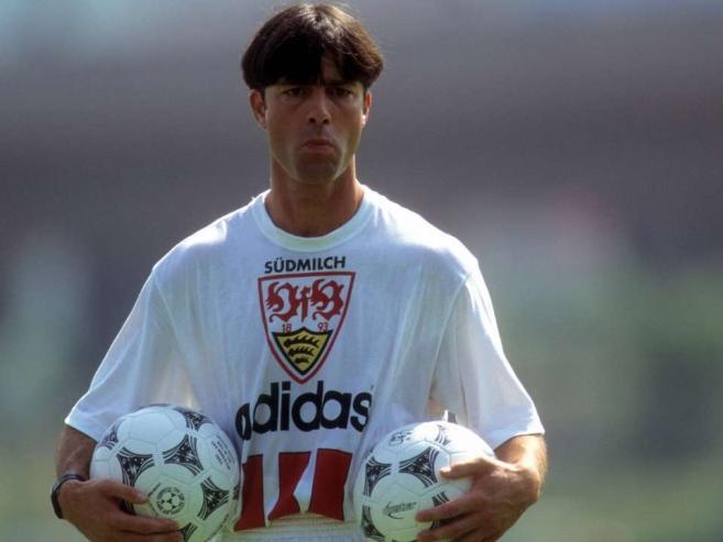 20年前组三叉戟威震欧洲，勒夫百胜创里程碑，十年间拿一队没招