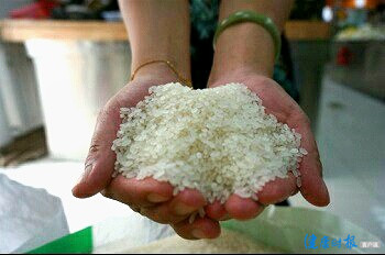 千万别让孩子碰高温照明灯,危险这种灯别随便用谨慎灼伤眼睛