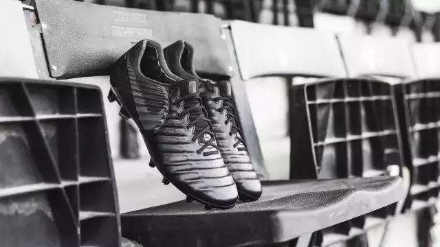 命里无它别恨它，为什么专属“高玩”的限量TiempoLegendVII是铂金黑？