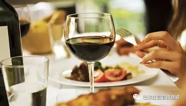 如何挑选一款合适的葡萄酒杯,葡萄酒杯怎么选择容量